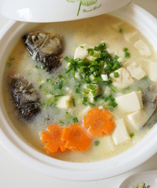 鲫鱼豆腐汤(图1)