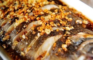 [沙茶]金银蒜蒸偏口鱼，过年必不可少
